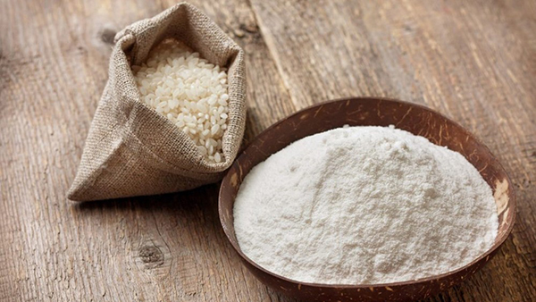 Có được thành phẩm bột gạo khô phải mất một ít thời gian và công sức