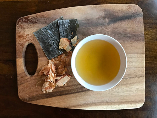 Nước Dashi là một loại nước dùng truyền thống trong ẩm thực của Nhật Bản